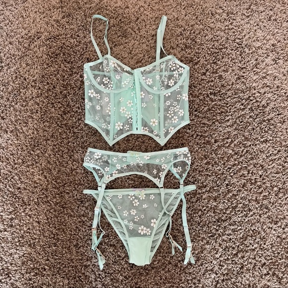 Savage X Fenty Other - Rare Savage X Fenty Mint Daisy Puff Print Set
